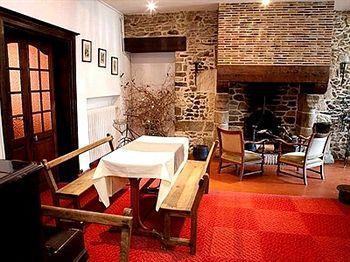 Auberge Du Cheval Blanc Châteaugiron Extérieur photo