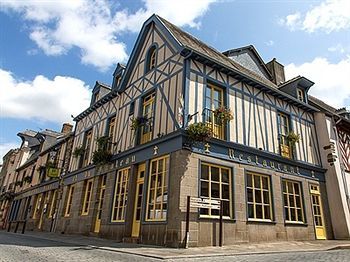 Auberge Du Cheval Blanc Châteaugiron Extérieur photo